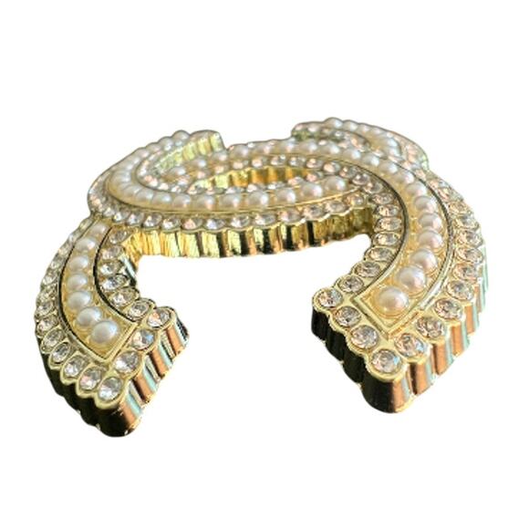 Chanel Light Gold Crystal and Pearl CC Brooch Fall/Winter Act II 2021 (CCXX019) - Picture 3 of 5